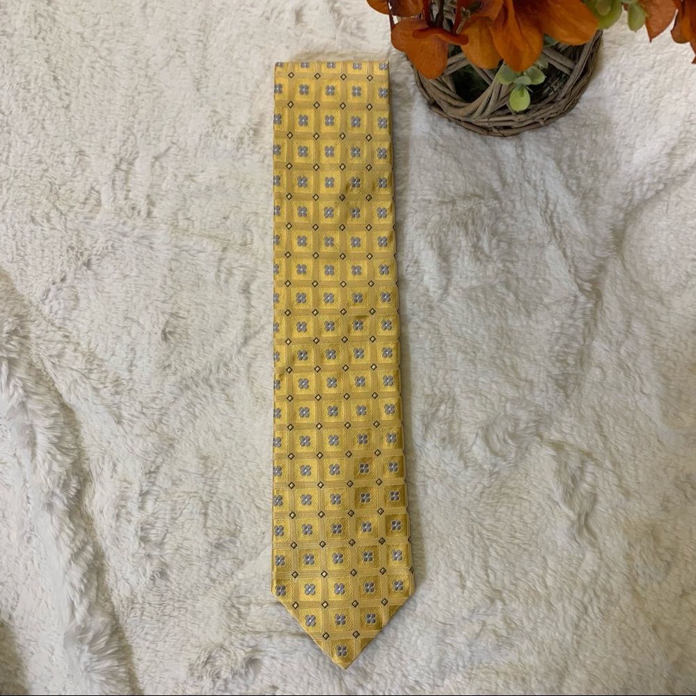 Hart Schaffner Marx 100% Silk Necktie Yellow Lt. Blue